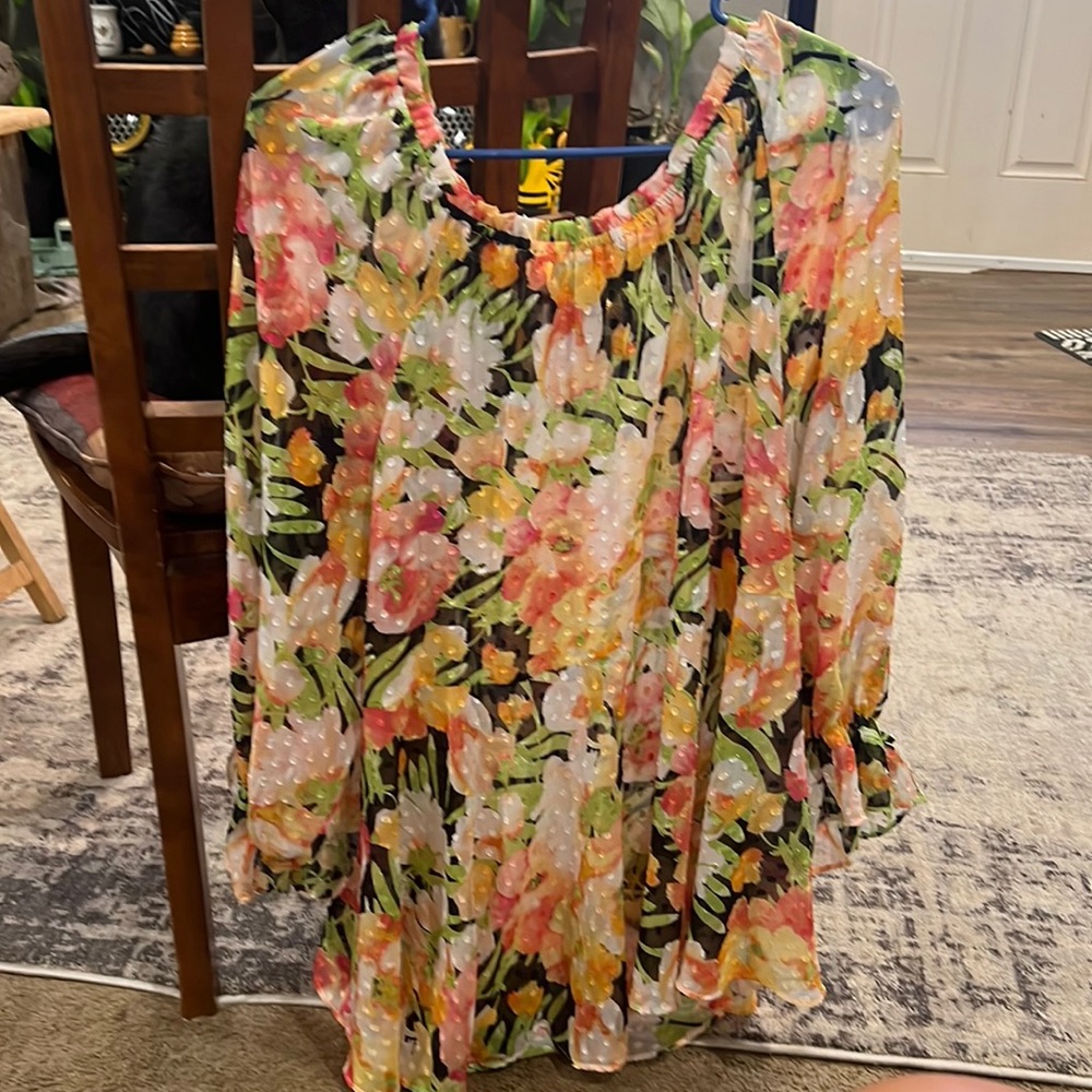 Sheer floral, summer vibe top.